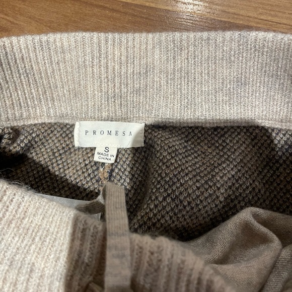 Promesa Cheetah Print Capris - Picture 3 of 6